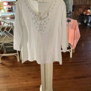 Susan Graver White Embroidered Tunic